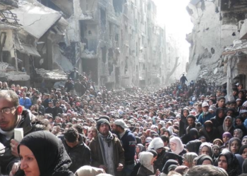 “빵 한 조각에 목숨 건다”  가자 주민 삶 붕괴 직전 ..구호창고 약탈, 사회구조 붕괴시작