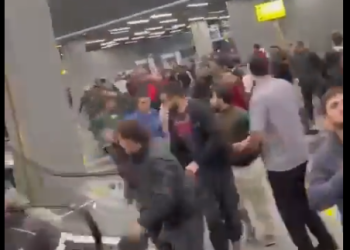 이스라엘 출발 여객기, 러시아 공항서 시위대에 습격 당해(영상)