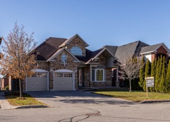 [부동산] 얼어 붙은 주택 시장..거래 건수 13년 만에 최저치..1년 새 15% 급감