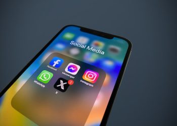 머스크의 X, 백인우월단체 계정에 삼성-아마존 광고 노출