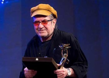 이란 영화 거장 메흐르지 감독, 부인과 함께 흉기피살