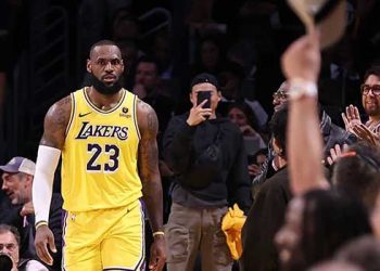 ‘데이비스 더블더블’ 레이커스, 피닉스 꺾고 시즌 첫 승