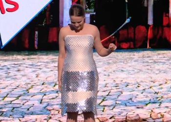 걸어 다니면서 옷을 갈아입는다?..어도비의 미래 패션