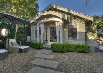 [부동산]웨스트 할리웃 565스퀘어피트 초소형 하우스, 110만달러