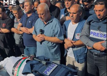 이스라엘 폭격에 기자와 일가족 11명 폭사