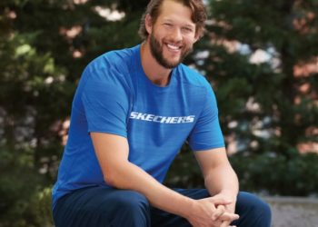 ‘빅리그 210승’ 커쇼, 어깨 수술 받아…”내년 여름 복귀”