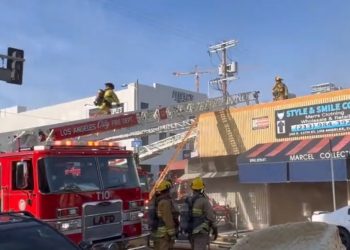 LA 다운타운 12가 의류상가에 화재