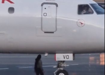 “기장님 스톱!”…비행기 놓치자 활주로 난입(영상)