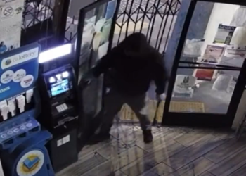 [이런일도]굴삭기 동원 ATM 강도들 결국 ‘빈손'(영상)