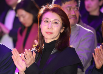 최태원 이혼소송 2R…노소영 “가정 깼다면 벌 받아야”