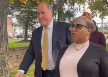 ‘교사에 총격 6살 초등생’ 엄마 21개월형(영상)