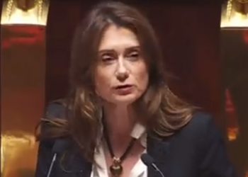 66세 현직 상원의원,  48세 하원의원 약물로 성폭행 시도