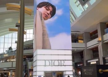 ‘디올 앰배서더’ BTS 지민,  LA공항 대형 전광판 등장(영상)