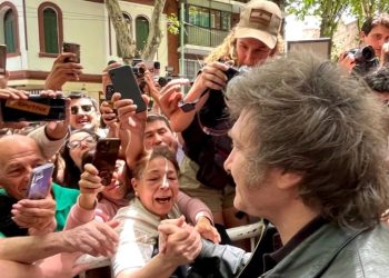 “페소는 쓰레기” 밀레이 당선…아르헨 통화, 달러로 바뀌나