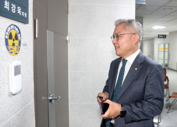 ‘망가진 민주당’ 암컷 논쟁…한밤중 채팅방 설전