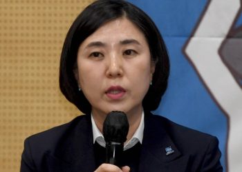 ‘암컷’ 최강욱 옹호 남영희, 하루만에 사과