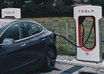 올해 미국 전기차 판매 ‘사상최대’…전체 승용차의 9%