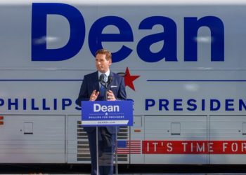 민주 필립스, 4선포기 ‘초강수’ 바이든에 반기