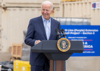 (1보)바이든, 한국기업 공장 방문…세계최대풍력타워제조사 CS윈드(영상)