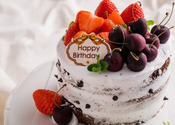 케이크 장식 과일 먹어도 될까…알바생의 고백