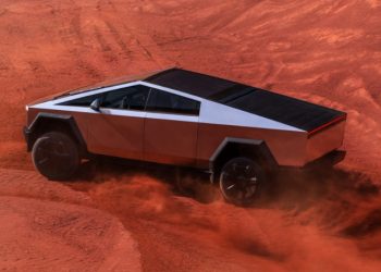 테슬라  ‘사이버트럭’ 첫 배달…시작가 6만1천달러