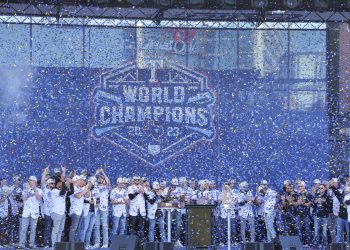 ‘창단 62년만 첫 WS 정상’ 텍사스, 성대한 우승 퍼레이드