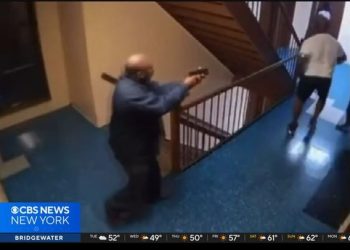 “층간소음 뉴욕” 아랫층 주민, 윗층 남성과 아들 총격살해