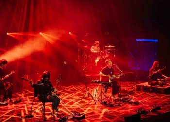 ‘이날치·잠비나이’ 힙한 한국 전통음악, 영국서도 통했다