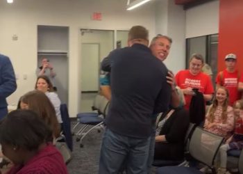 먼로시, 무승부 나오자 ‘동전 던지기’로 시장 선출