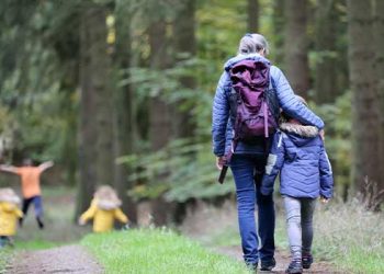 앉아만 있으면 빨리 죽는다…하루 최소 00 분 이상 걸어야 사망률 감소