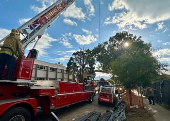 버뱅크 아파트 신축 공사장 옹벽 무너져…노동자 깔려