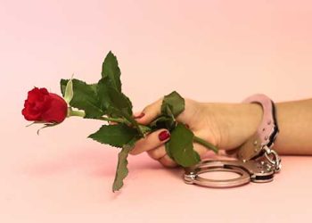 “사랑이 변하면” 남친 탄 차량에 죽자고 돌진한 LA여성