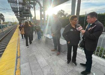 배스 LA 시장 호소 “메트로 이용해 주세요”