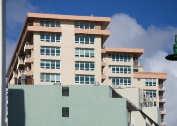 [이럴 수가] 홧김에 6개월 딸 15층서 던져