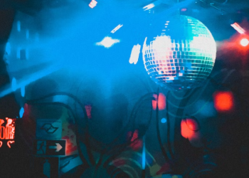 친모 살해 후 SNS 시청하며 춤 춘 50대 남성