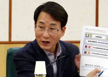 비명 이원욱 “이재명 사당된 민주당 ‘개딸당’ 전락할 것”