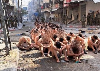 하마스 추정 손 묶인 속옷 남성들…인권침해(영상)