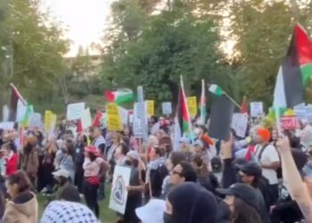 바이든 LA 방문, 브렌트우드서 기금모금…대규모 항의시위(영상)