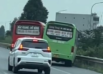 승객 태우고 무슨 짓…맞짱 뜬 버스기사들