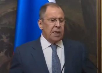 “평화해법은 젤렌스키에게 물으라…미국·영국이 협상 막아”