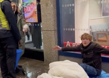 “더럽고 역겨워”맥도날드 직원, 노숙자에 표백제(영상)