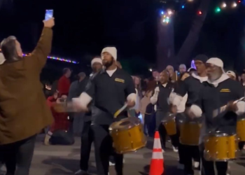 LA 알타데나 세계 최대 크리스마스 트리 거리 점등..31일까지