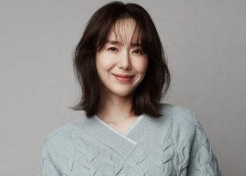 [촛점] 극비리 결혼 윤정희 남편 논란… 카카오엔터 본부장