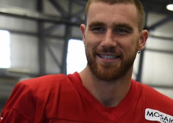 테일러 스위프트, 열애 트래비스 켈시와 약혼?