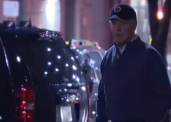 바이든 차량 행렬 인근 SUV 추돌사고…바이든 안전(영상)