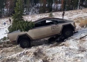 테슬라 망신살 “어디든 갈 수 있다더니”(영상)