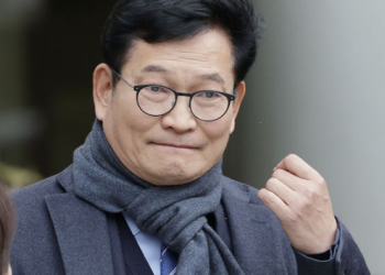 이재명은 기각, 송영길은 구속 “친명 어용판사” 성난 지지자들