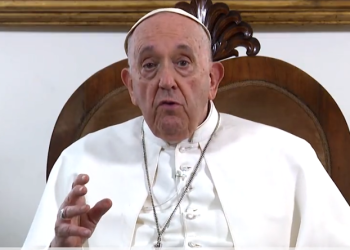 교황, 동성 커플들에 대한 ‘축복’ 공식 승인