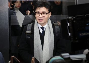 한동훈장관 윤대통령에 사의…국민의힘 비대위원장직 수락