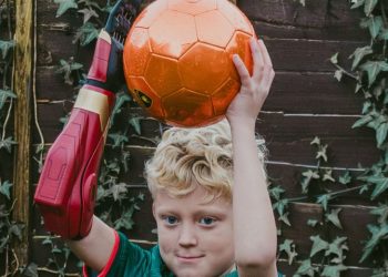 한 쪽 팔 없이 태어난 소년 … ‘아이언맨’ 팔 선물